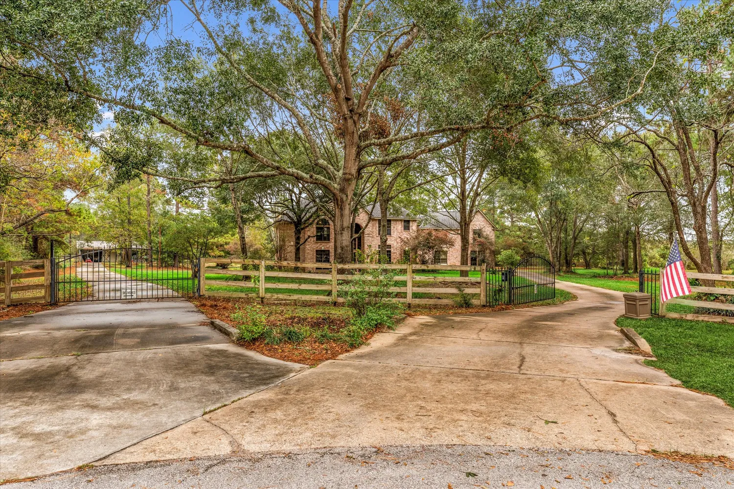 $984,500 | 1019 Towering Oaks Street, Magnolia, TX 77355