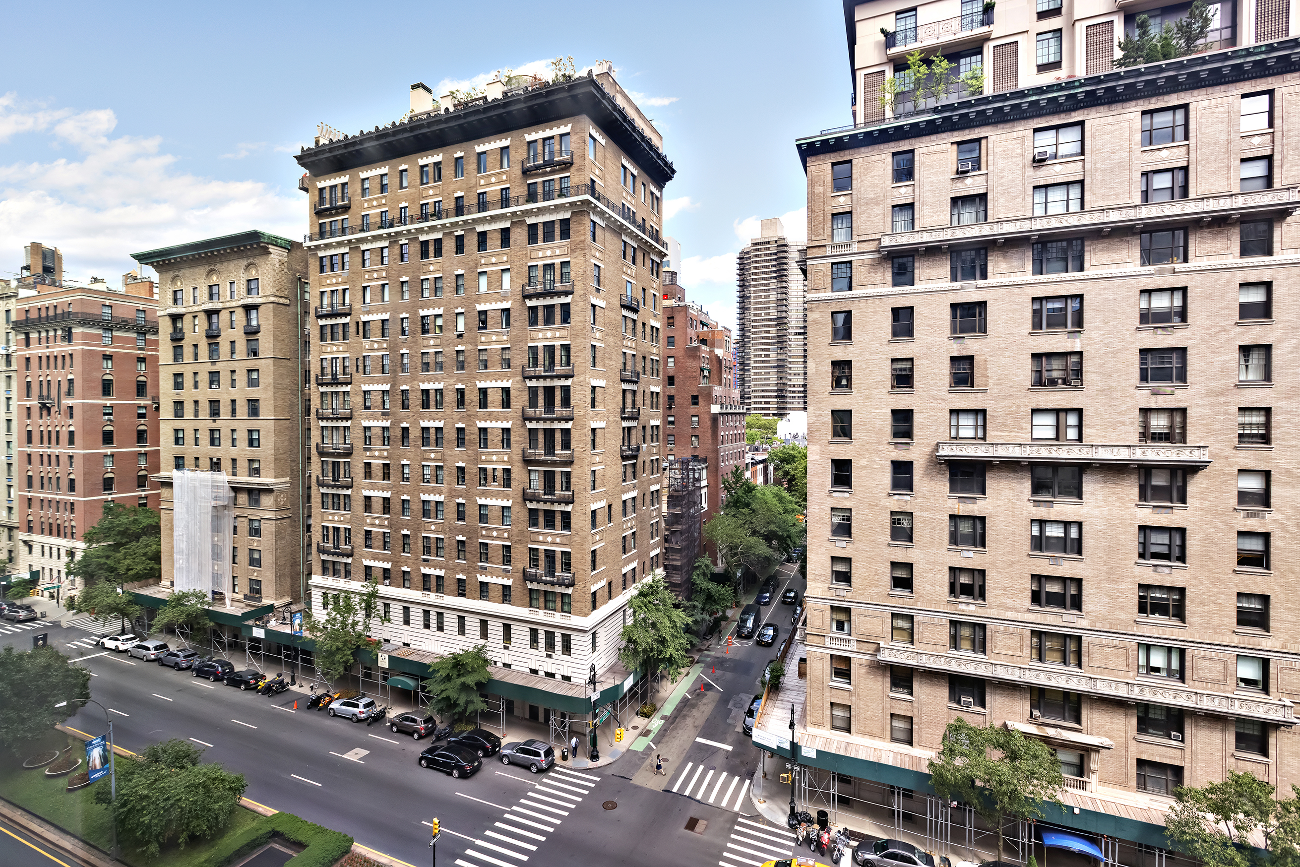 530 Park Avenue, Unit 10D Manhattan, NY 10065 - Photo 12 of 13 front view of a building