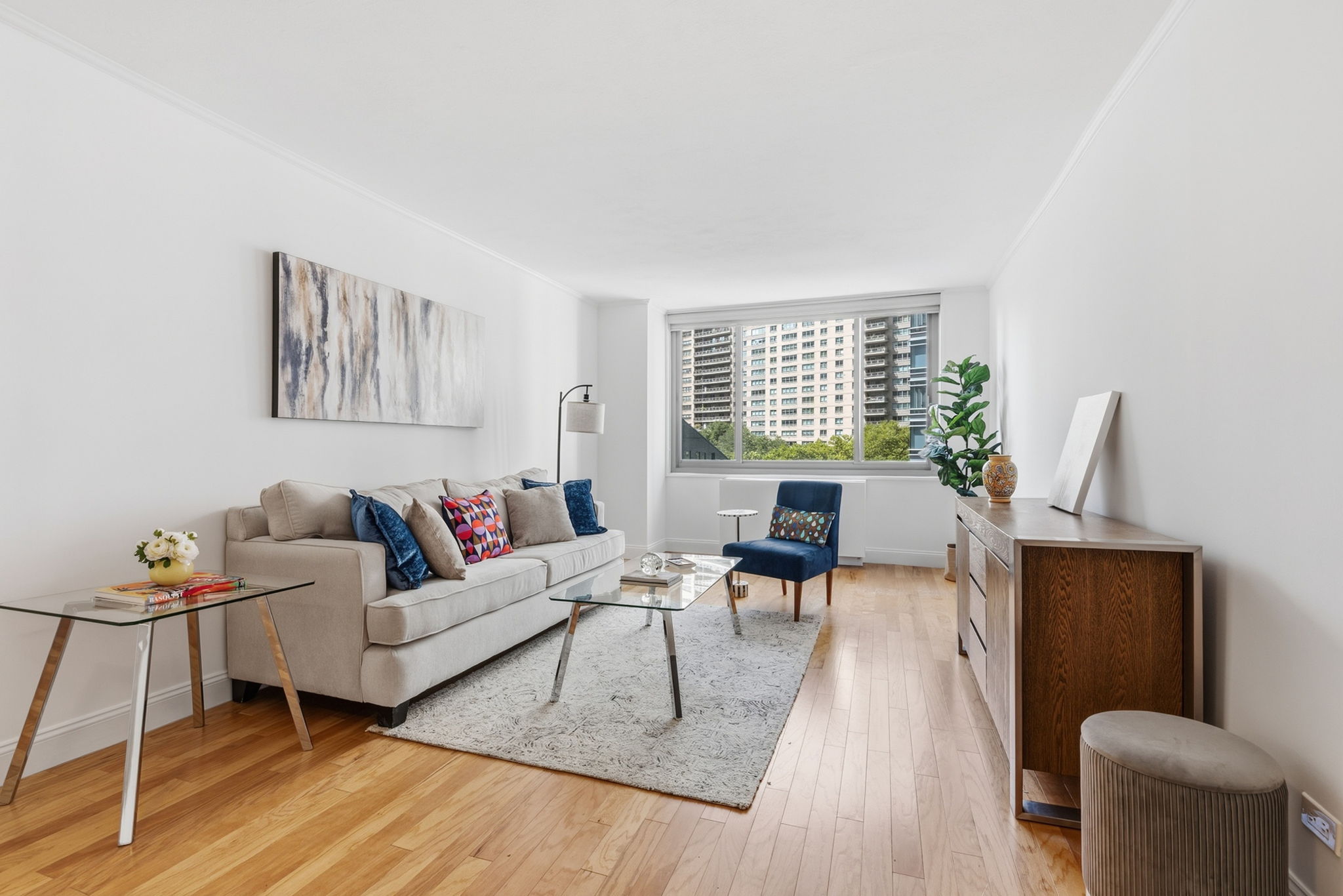 2025 Broadway, Unit 5A Manhattan, NY 10023 - Photo 1 of 15 Gallery Image 1