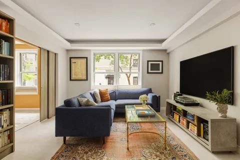 $1,475,000 | 30 East 9th Street, Unit 1B | Greenwich Village
