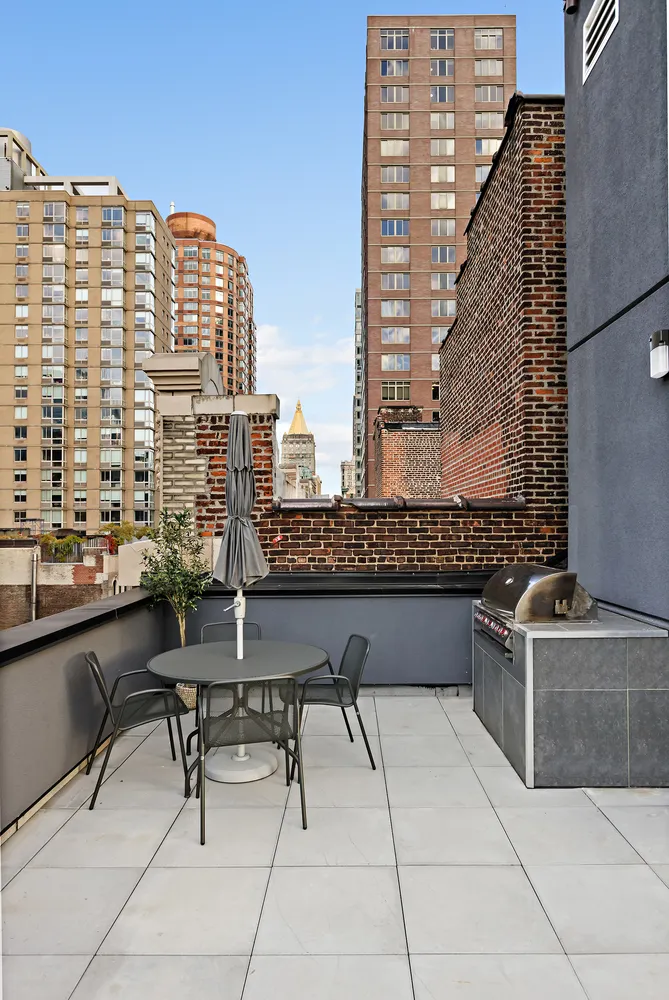 $2,595,000 | 128 West 26th Street, Unit 10 | Chelsea