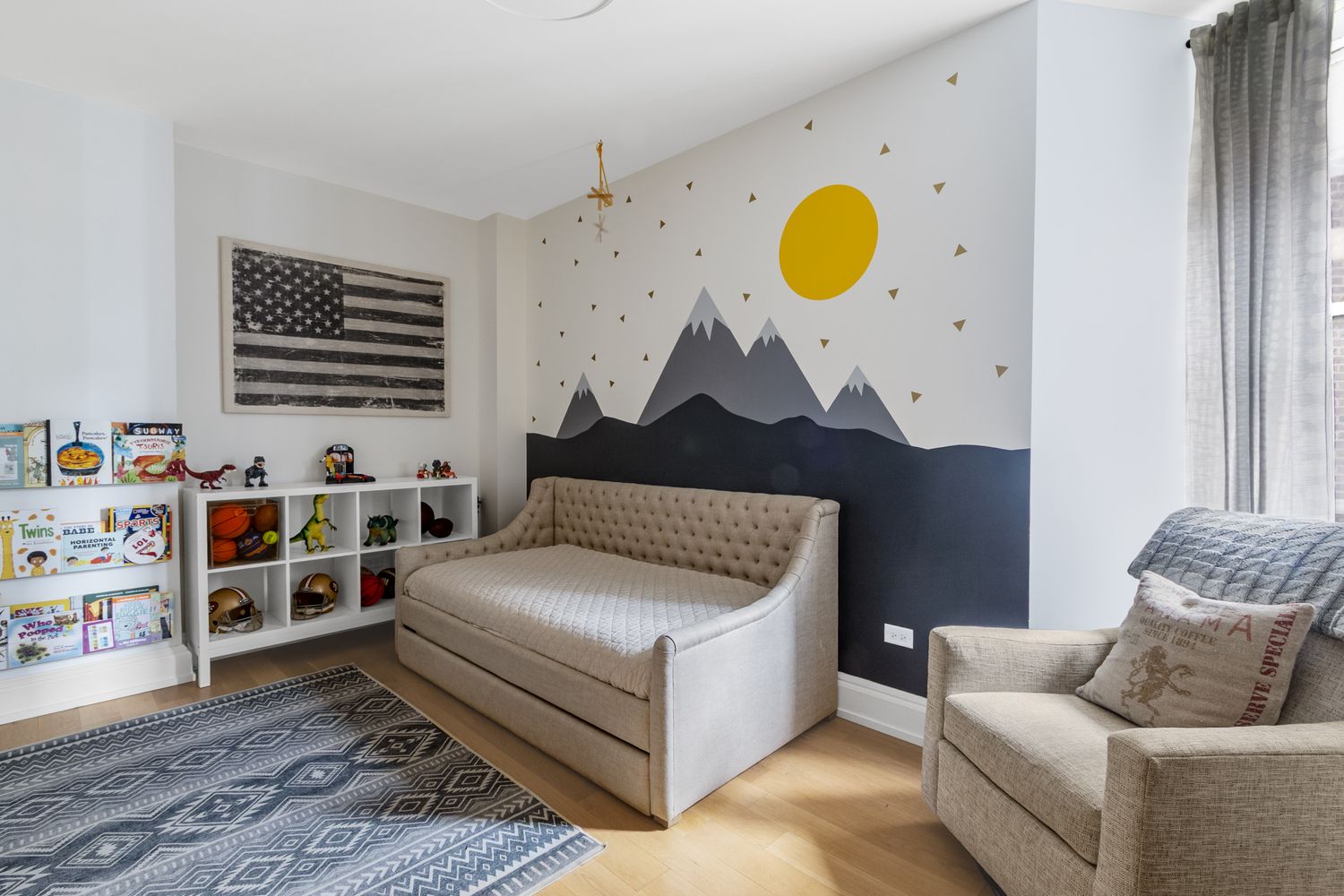 344 West 72nd Street, Unit 1008 Manhattan, NY 10023 - Photo 8 of 35 a living room with furniture