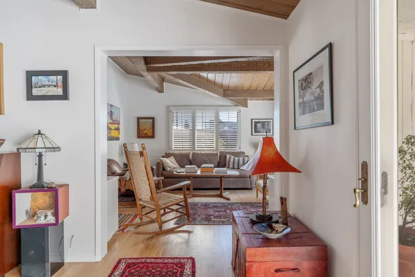 $2,399,000 | 913 Chattanooga Avenue, Pacific Palisades, CA 90272
