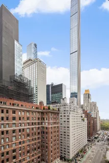 $825,000 | 77 West 55th Street, Unit 17F | Midtown Central