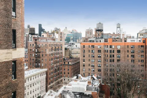 $2,600,000 | 25 5th Avenue, Unit 12F | Greenwich Village