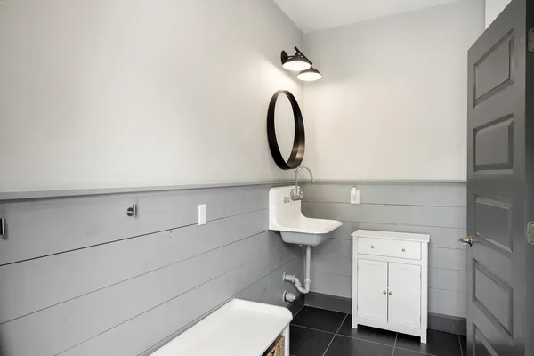 $949,500 | 1614 South College Street, Georgetown, TX 78626