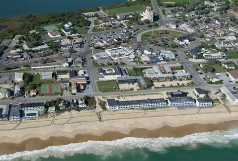 a view of a parking area