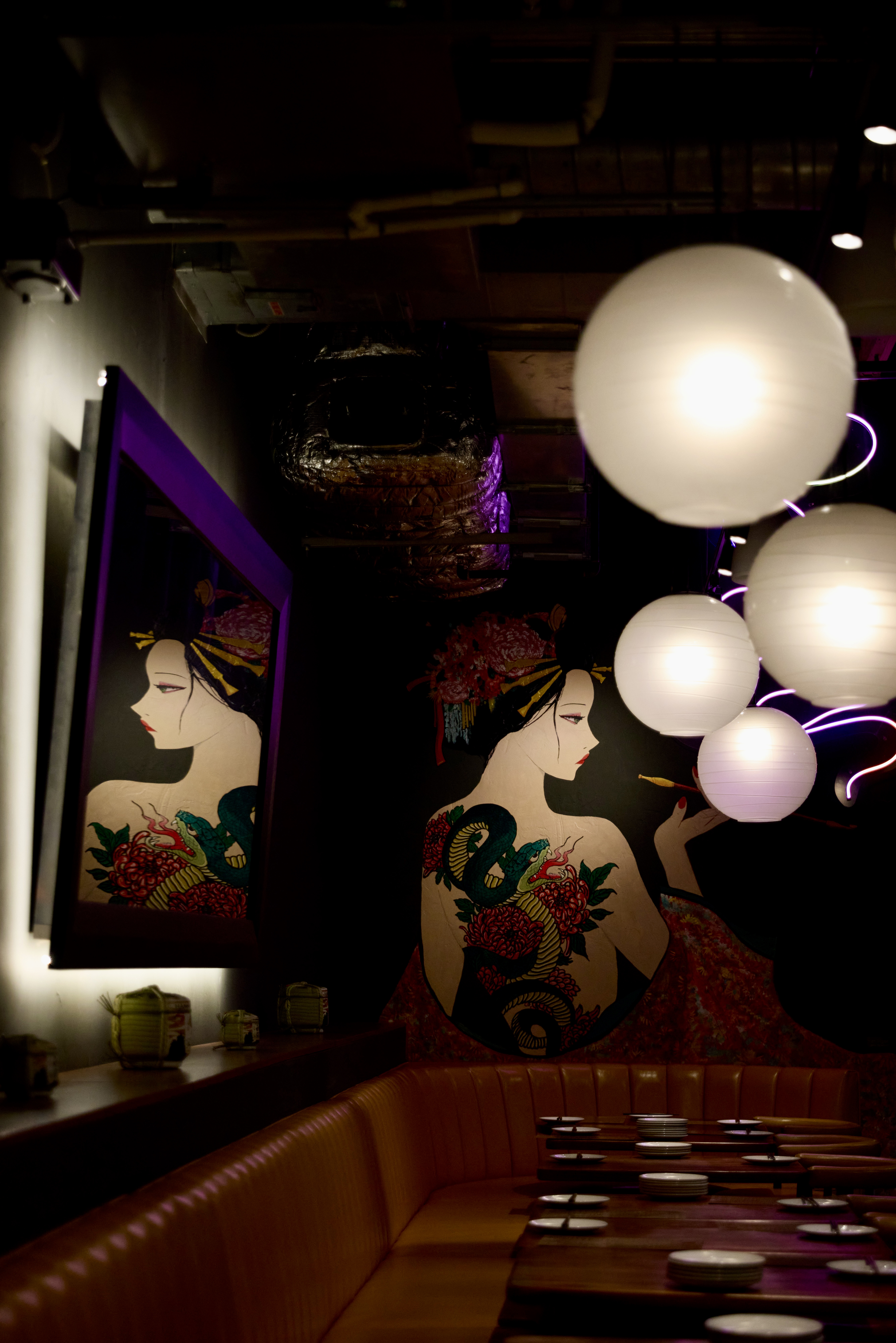 806 East 3rd Street, Unit 140 Los Angeles, CA 90013 - Photo 5 of 16 a living room with furniture and a mirror