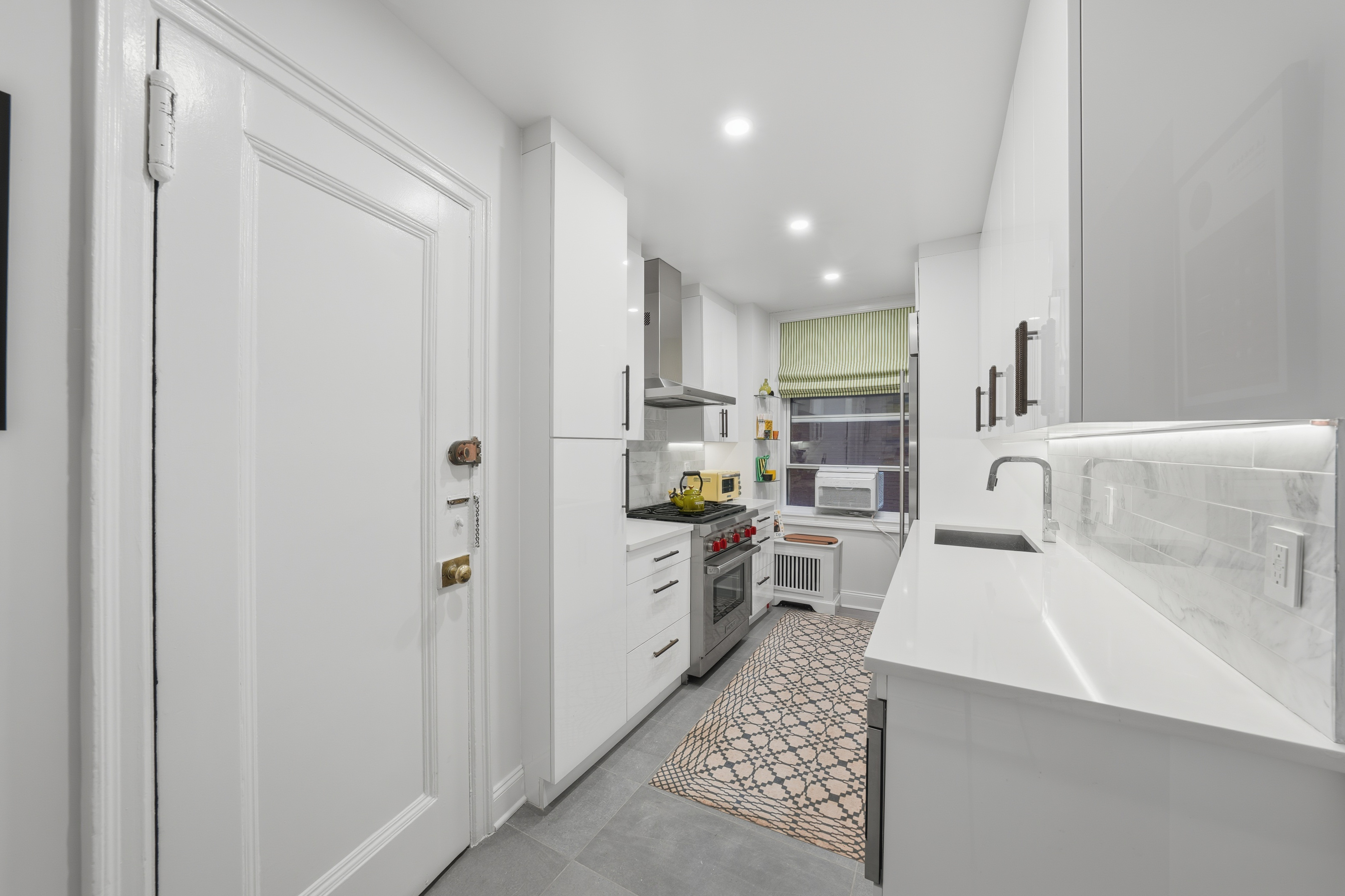 50 East 72nd Street, Unit 10B Manhattan, NY 10021 - Photo 26 of 32