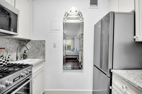 $425,000 | 310 East 49th Street, Unit 1E | Midtown East