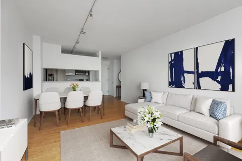 $550,000 | 2 South End Avenue, Unit 8E | Battery Park City