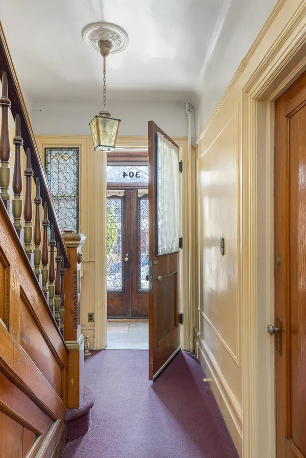 a view of an entryway with workspace
