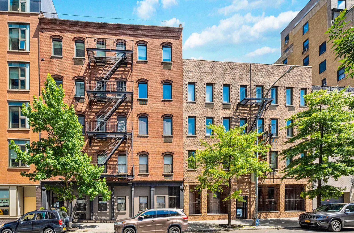 204 West Houston Street, Unit 4B Manhattan, NY 10014 - Photo 9 of 10 a front view of a multi story building