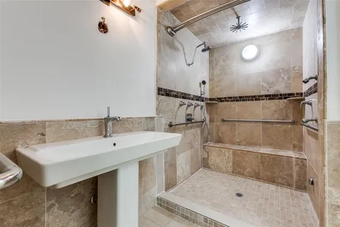 $3,150 | 15731 Overmead Circle, Dallas, TX 75248
