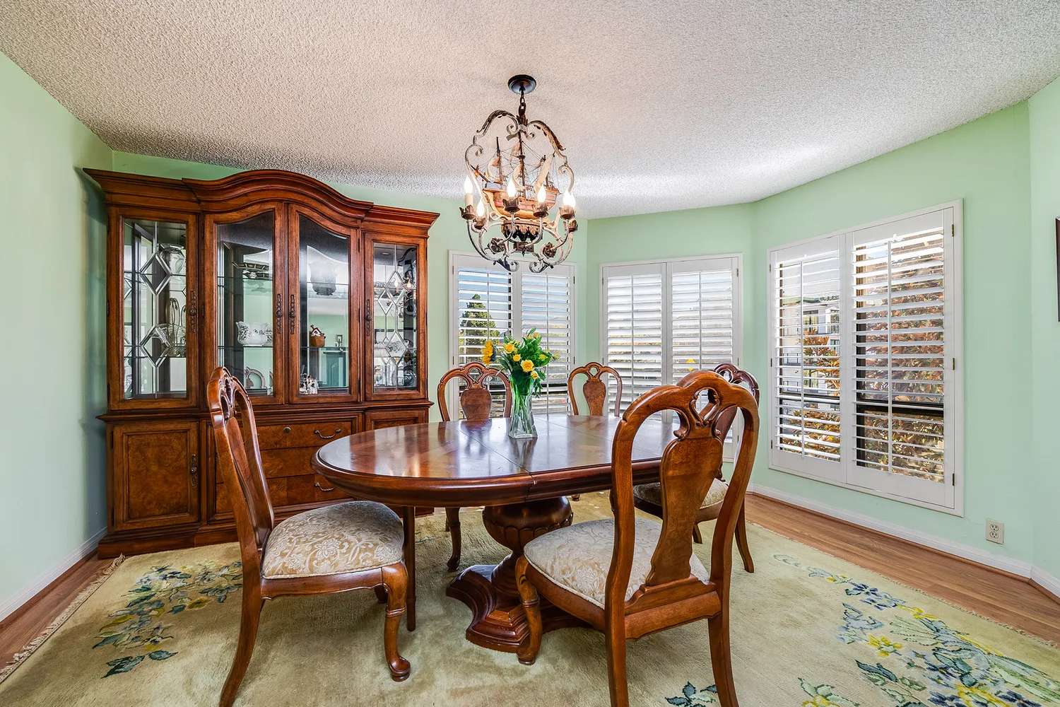 $849,000 | 10409 Riverside Drive, Unit 203, Toluca Lake, CA 91602