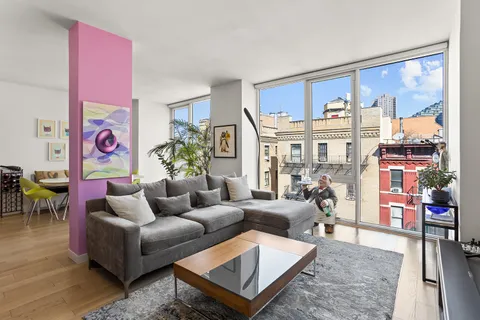 $2,075,000 | 540 West 49th Street, Unit PH3N | Hell's Kitchen