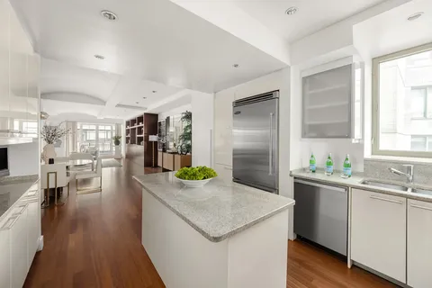 $7,995,000 | 43 West 64th Street, Unit 7A | Upper West Side