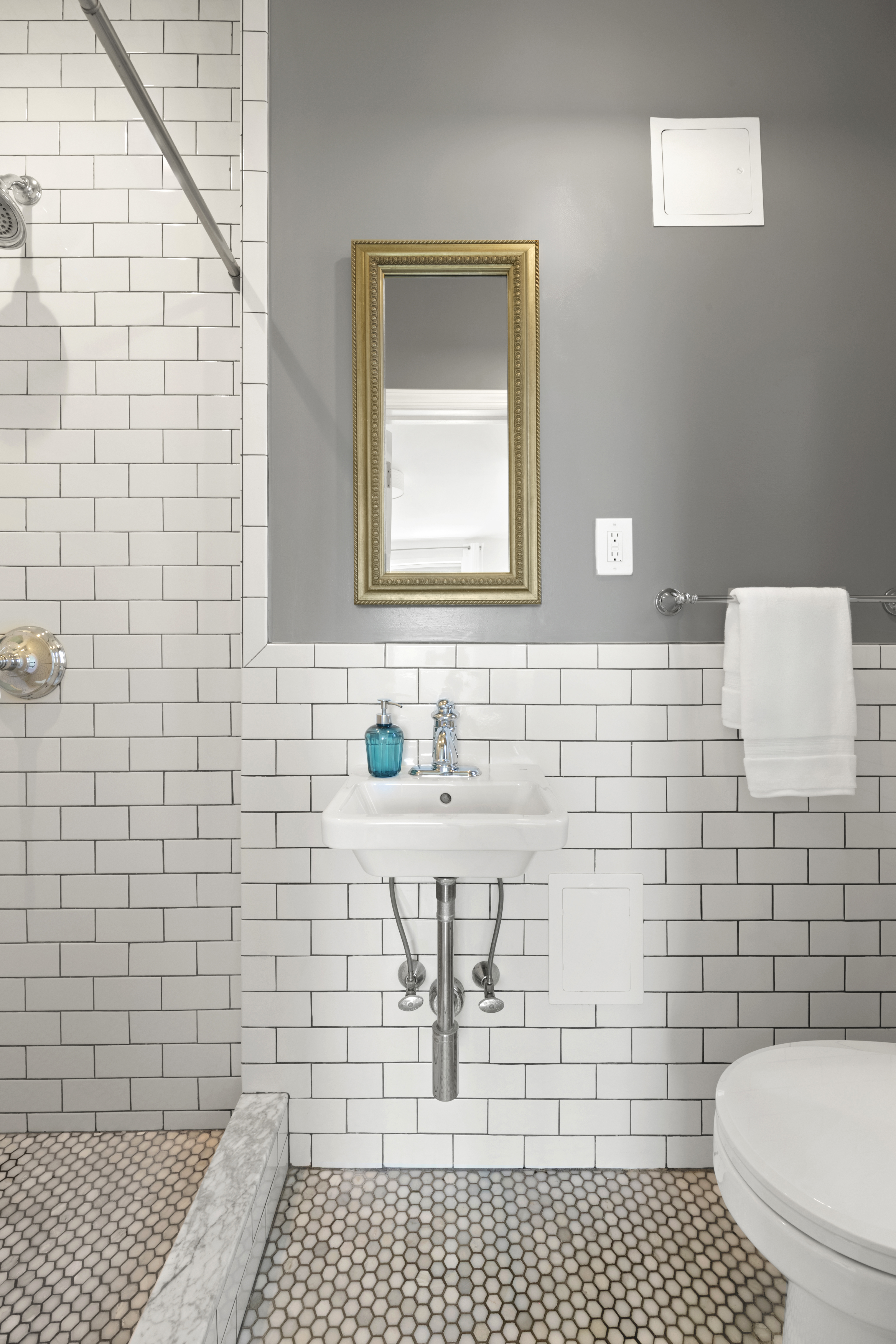 3875 Waldo Avenue, Unit 6E Bronx, NY 10463 - Photo 9 of 11 a bathroom with a toilet