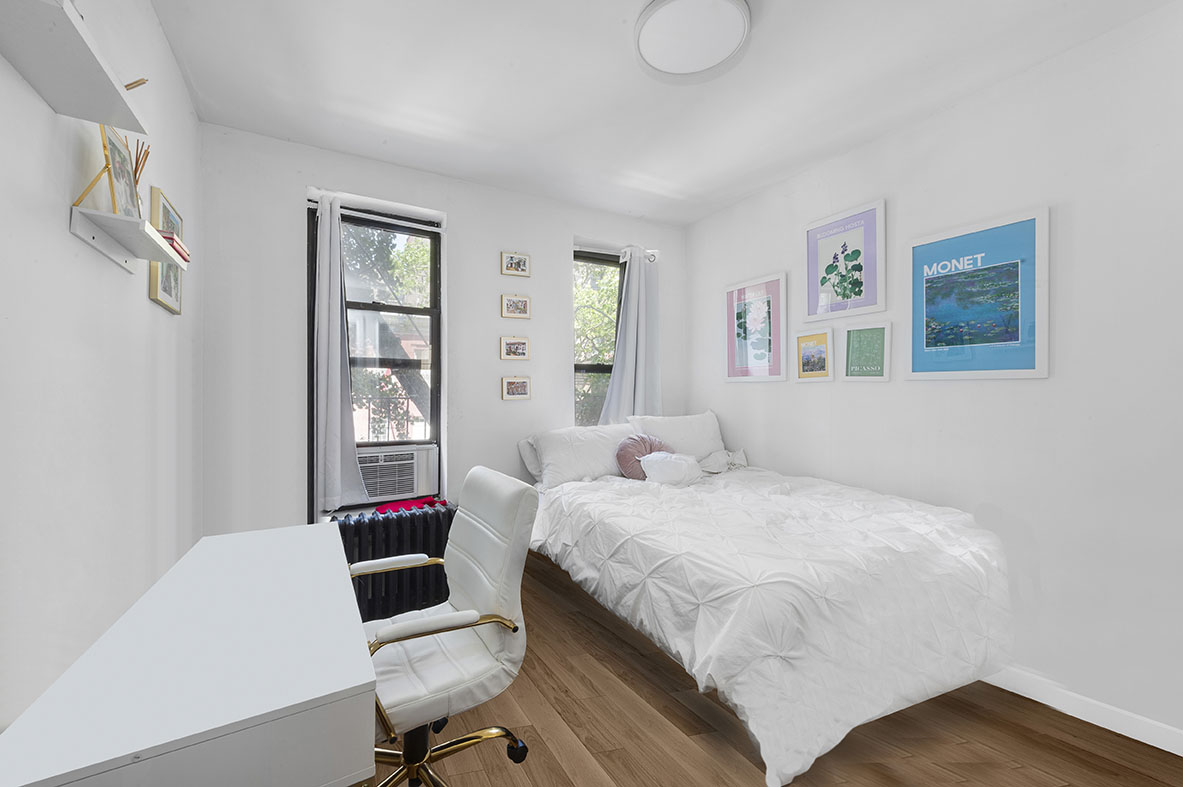 214 East 82nd Street, Unit 27 Manhattan, NY 10028 - Photo 4 of 6 a bedroom with a bed and a desk