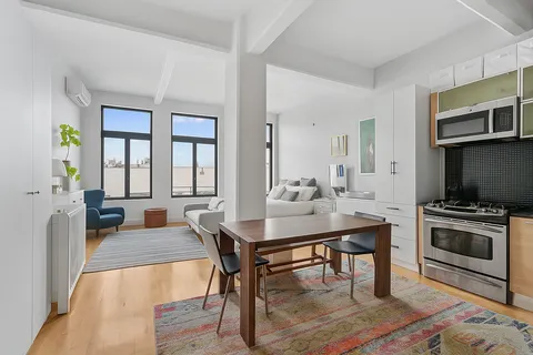 $685,000 | 242 South 1st Street, Unit 2B | Williamsburg