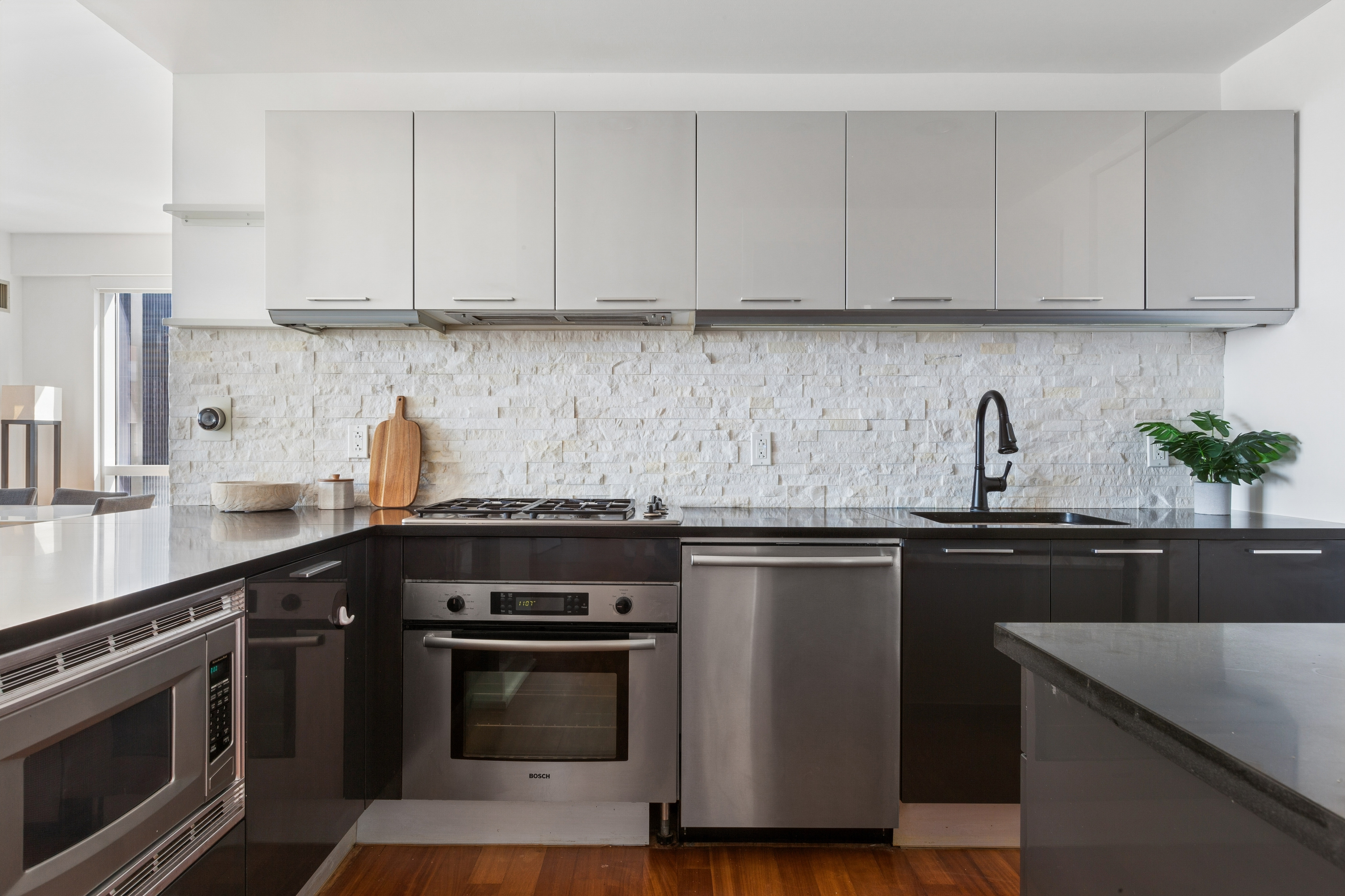 350 West 42nd Street, Unit 37D Manhattan, NY 10036 - Photo 8 of 20 Gallery Image 8