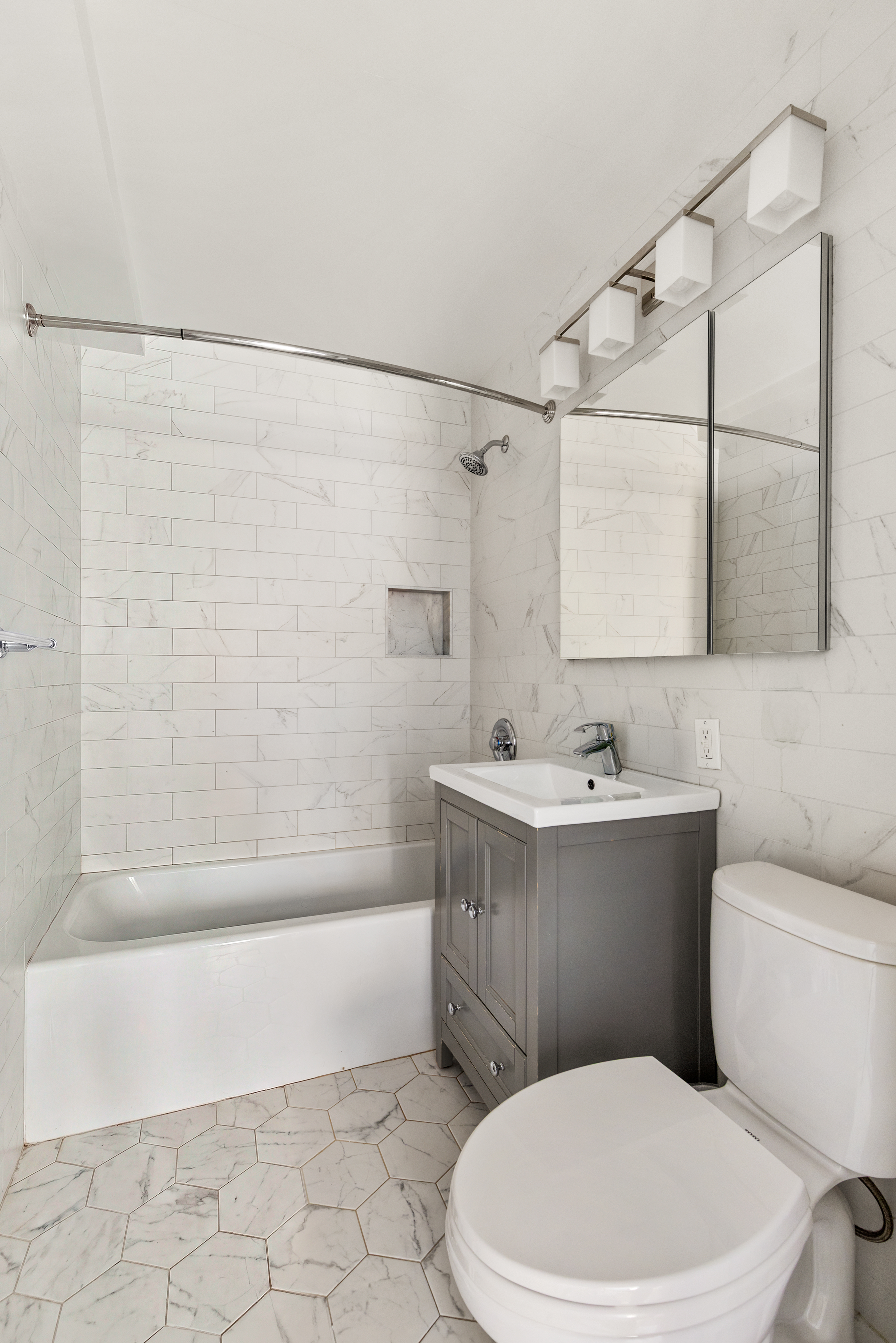 196 East 75th Street, Unit 4GH Manhattan, NY 10021 - Photo 11 of 15 Gallery Image 11
