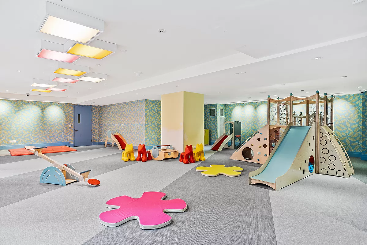 100 Barclay Street, Unit 11Q Manhattan, NY 10007 - Photo 22 of 23