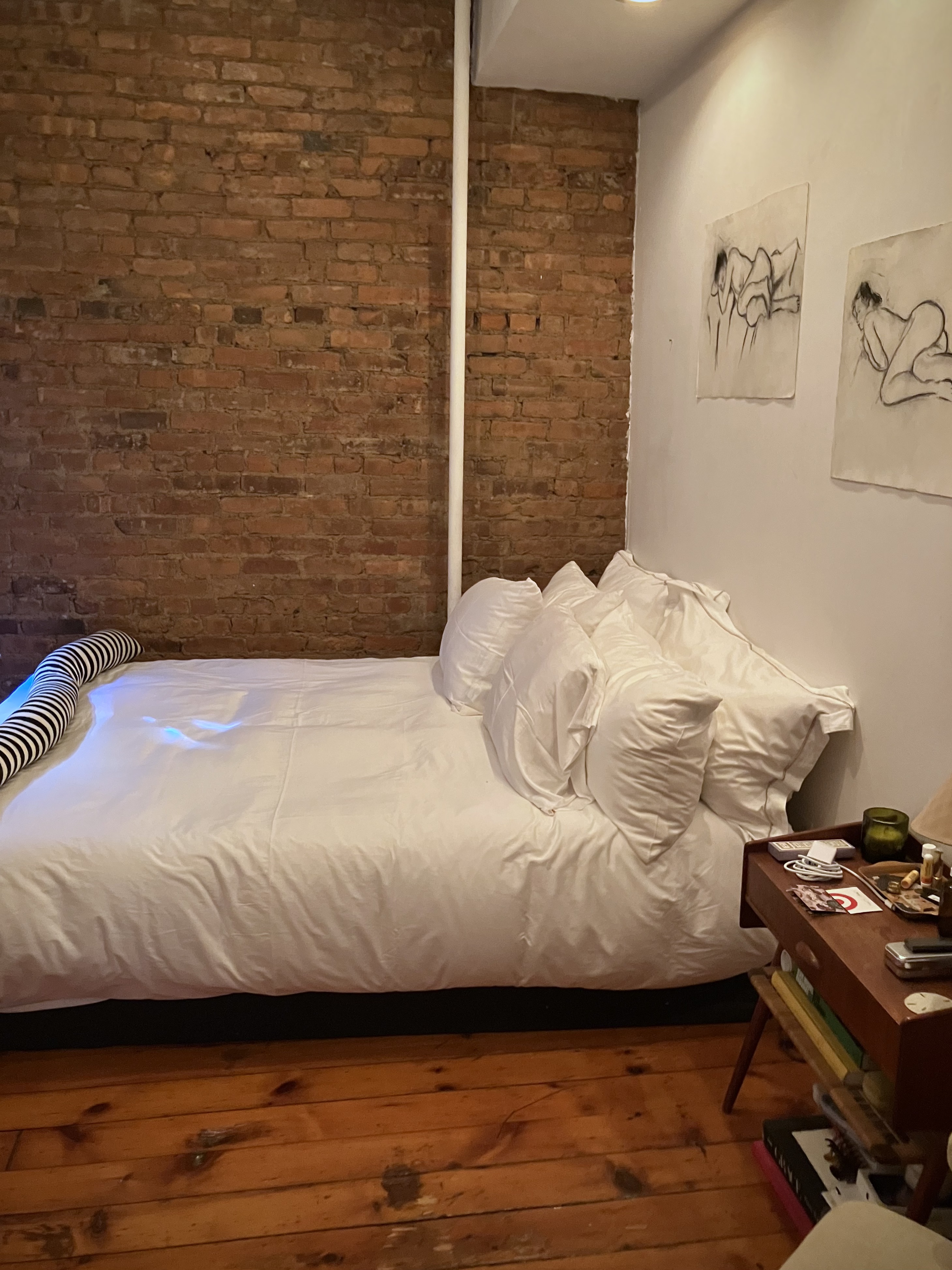 97 Bergen Street, Unit 6 Brooklyn, NY 11201 - Photo 5 of 7 a bedroom with a bed and a wall