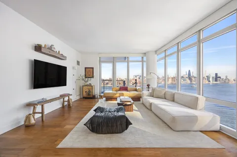 $3,600,000 | 2 Northside Piers, Unit 19K | Williamsburg