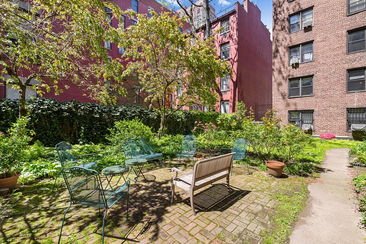 50-54 East 8th Street, Unit 6R Manhattan, NY 10003 - Photo 7 of 9