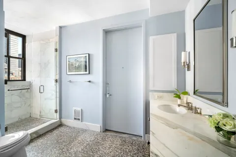 $2,495,000 | 130 West 30th Street, Unit 16A | Chelsea