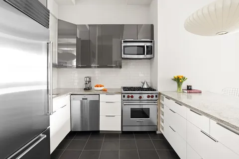 $749,000 | 3 Hanover Square, Unit 7D | Financial District