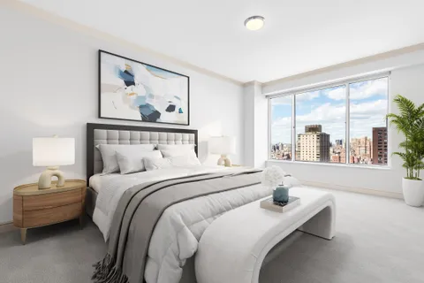 $2,475,000 | 200 East 69th Street, Unit 29B | Lenox Hill