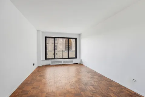 $3,995,000 | 200 Central Park South, Unit 14B | Central Park South