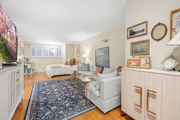 $375,000 | 1175 York Avenue, Unit 1K | Lenox Hill