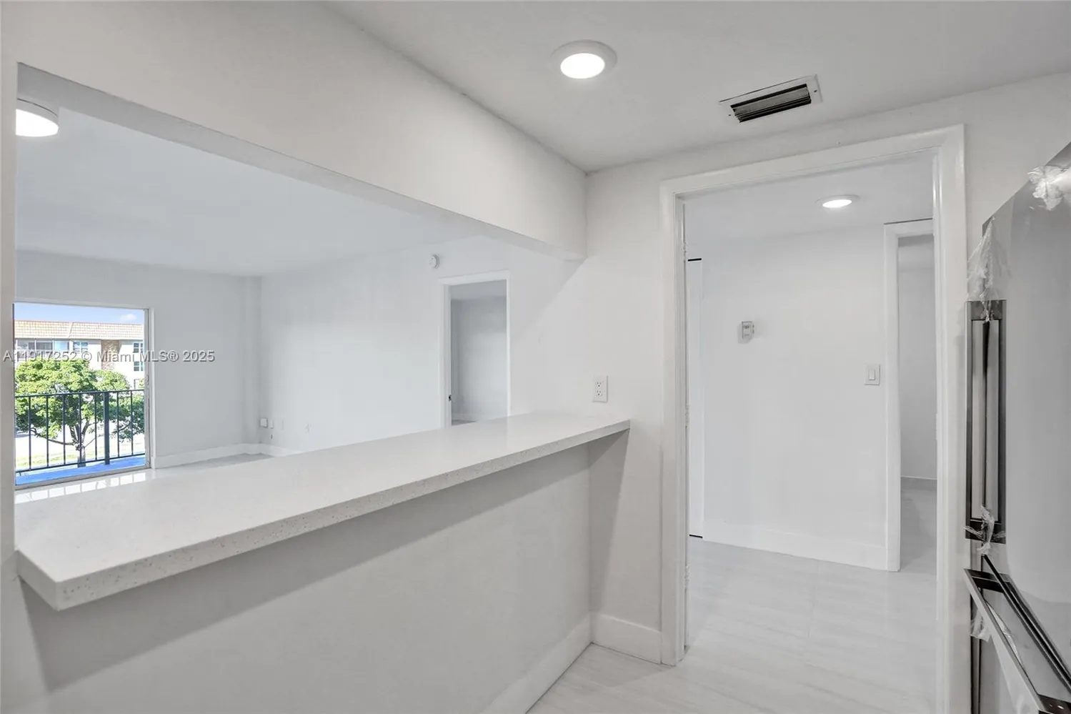 $1,700 | 4164 Inverrary Drive, Unit 305, Lauderhill, FL 33319