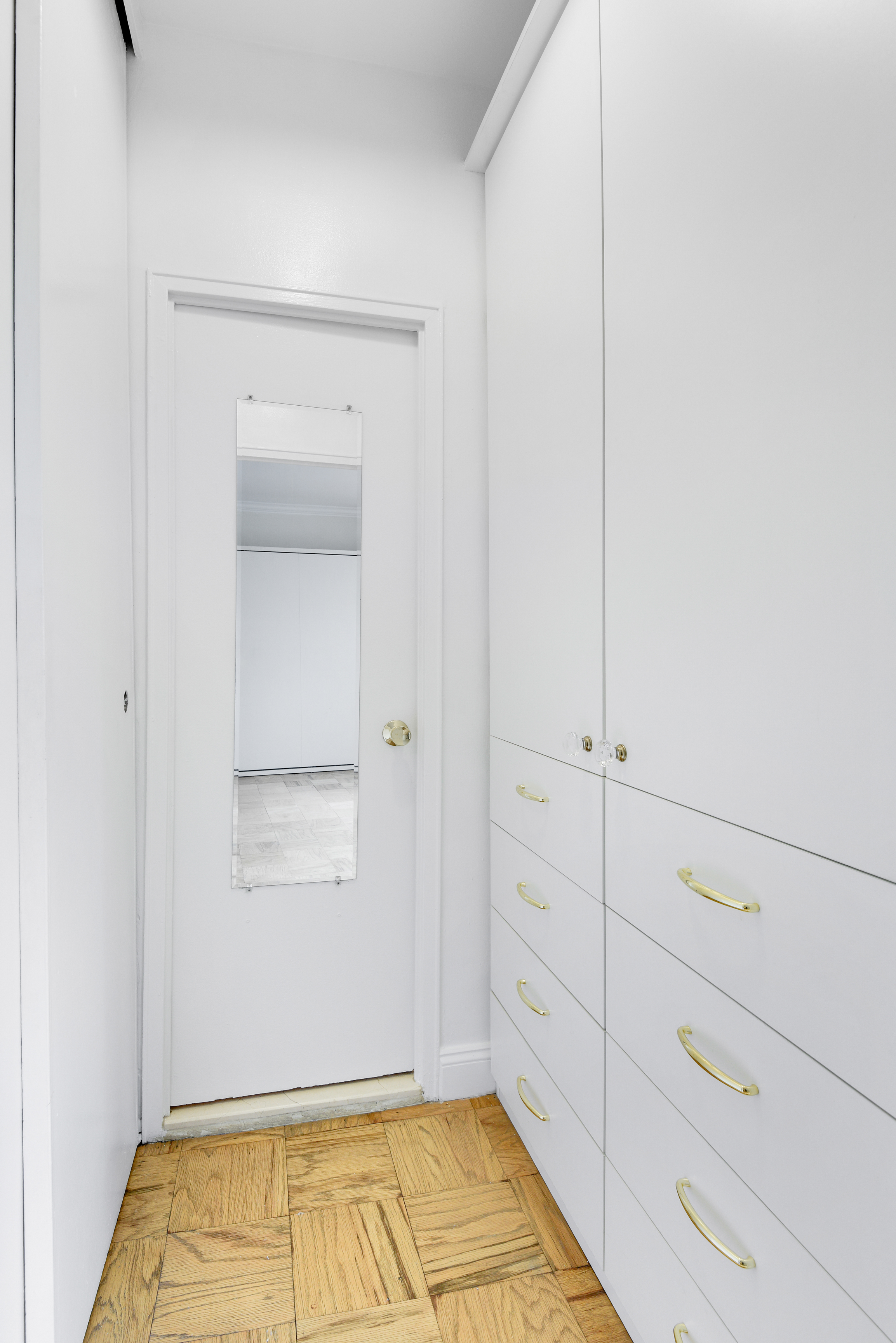 305 East 40th Street, Unit 14V Manhattan, NY 10016 - Photo 12 of 26 a view of an empty room