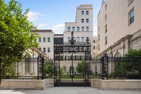 $3,000,000 | 10 East 70th Street, Unit 3A | Lenox Hill