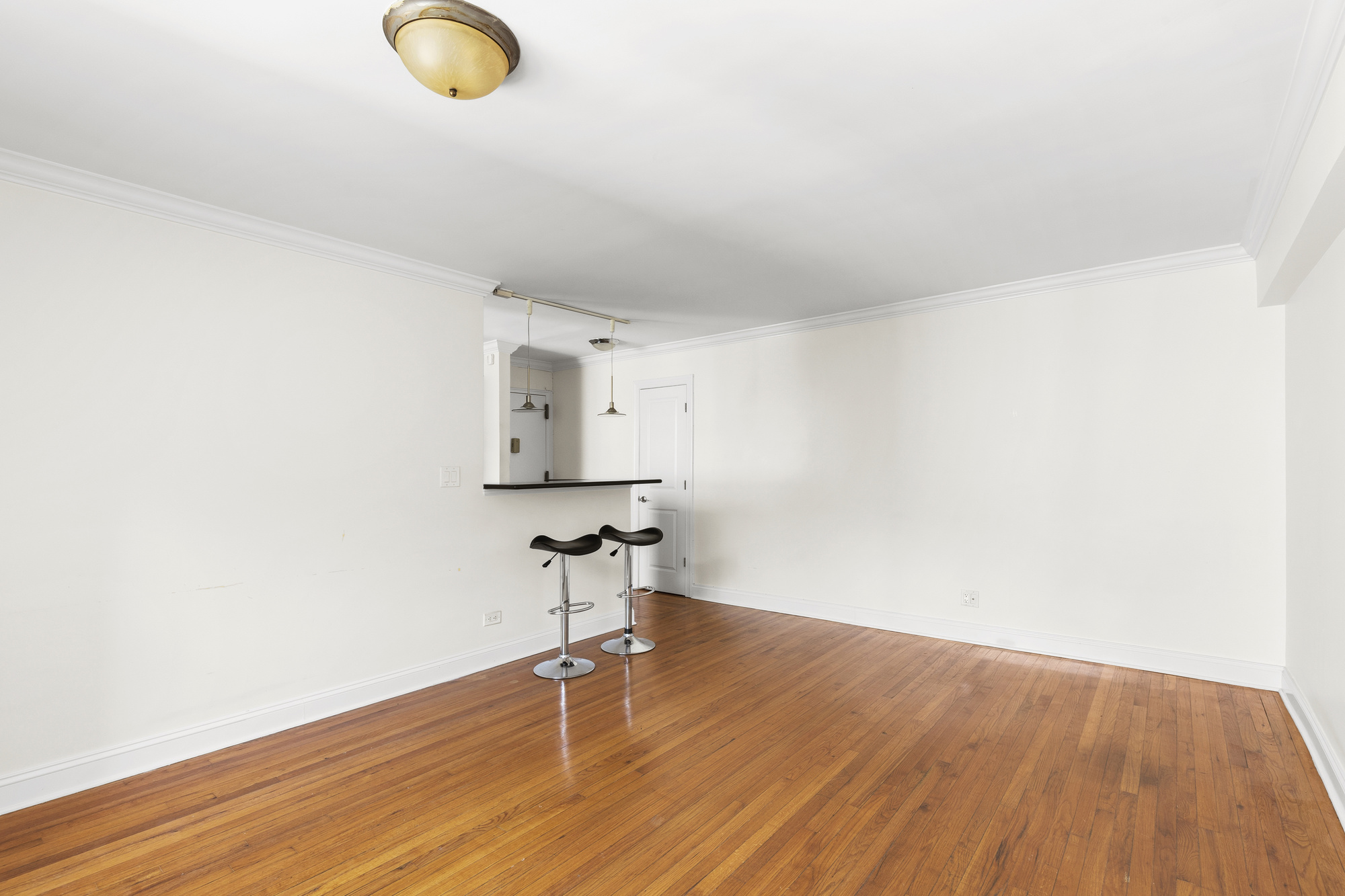 295 Bennett Avenue, Unit 8G Manhattan, NY 10040 - Photo 3 of 8 Gallery Image 3