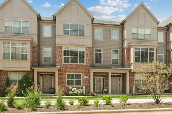 $479,000 | 752 Keystone Lane, Unit 96, Vernon Hills, IL 60061