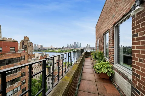 $2,995,000 | 12 Beekman Place, Unit PHA | Midtown East