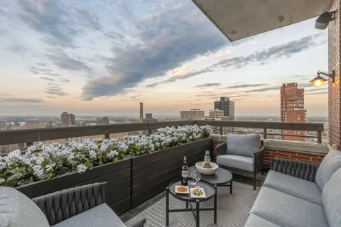 $8,950,000 | 422 East 72nd Street, Unit 40B/41AB | Lenox Hill