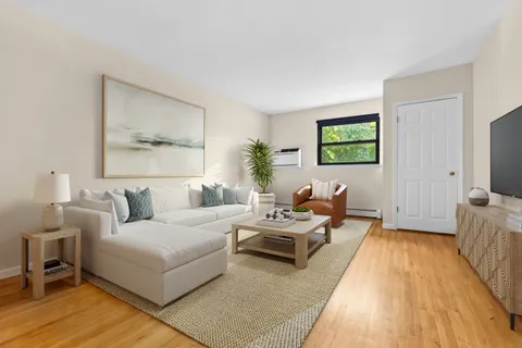 $900,000 | 450 Clinton Street, Unit 4D | Carroll Gardens