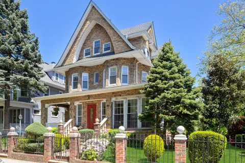 $2,195,000 | 685 East 22nd Street | South Midwood