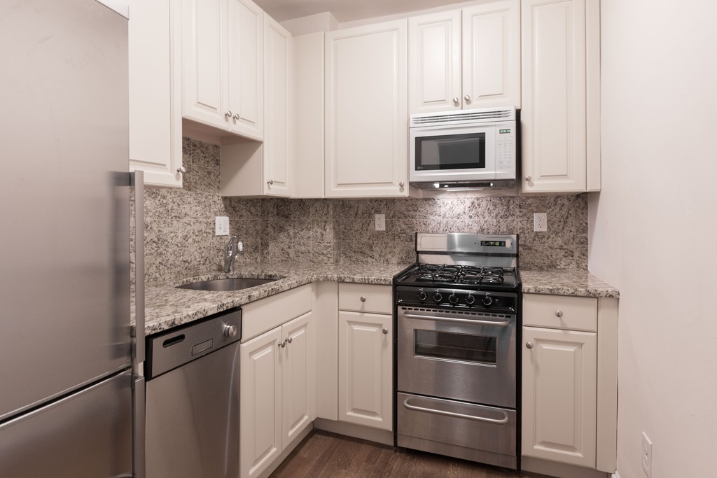 409 Beacon Street, Unit 5 Boston, MA 02115 - Photo 8 of 10