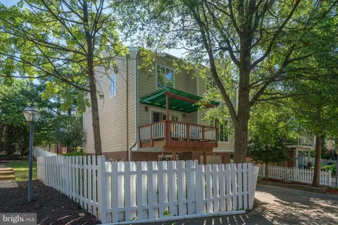 $5,200 | 4710 Old Dominion Drive, Arlington, VA 22207