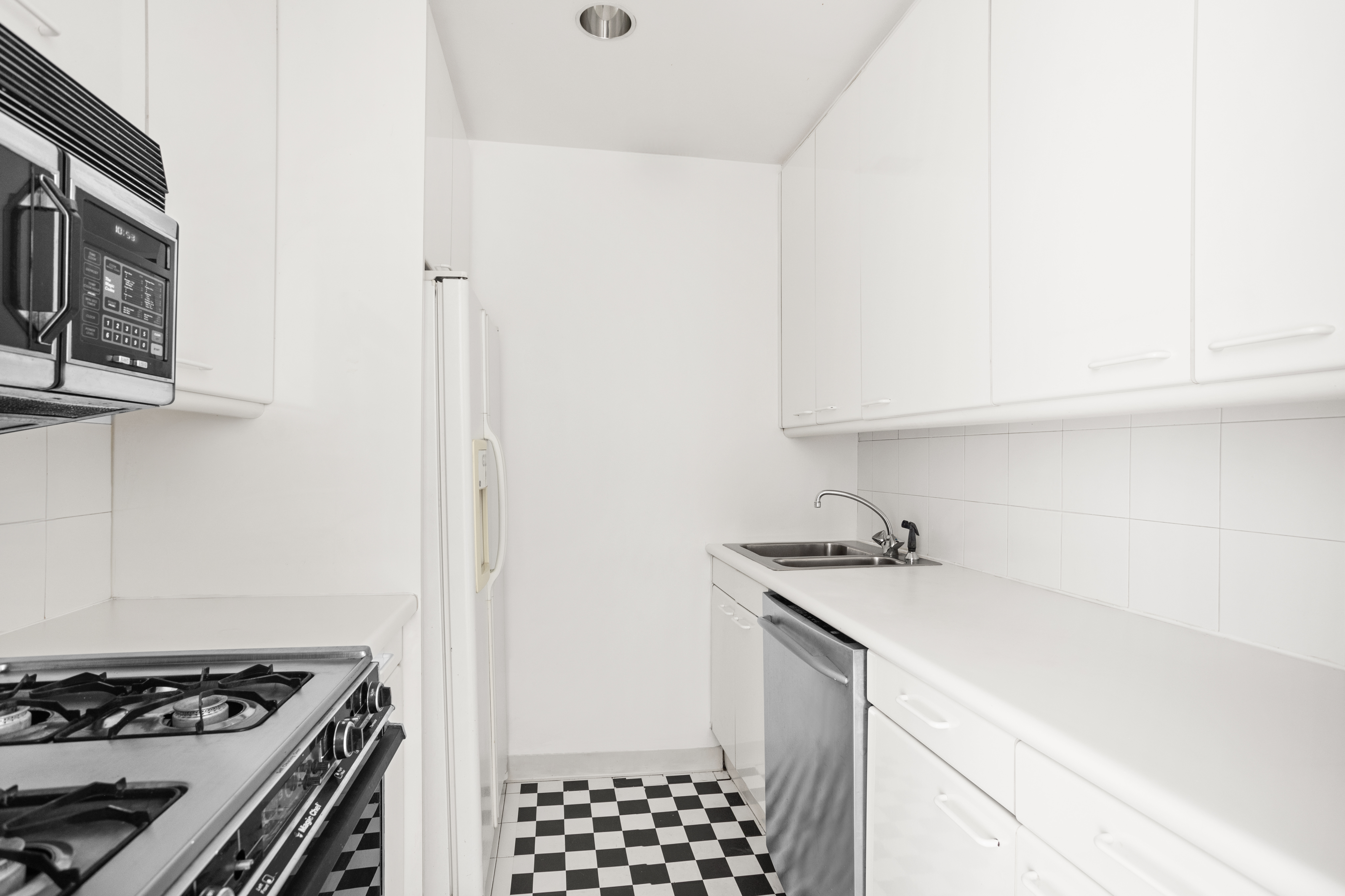 146 West 57th Street, Unit 56C Manhattan, NY 10019 - Photo 4 of 15