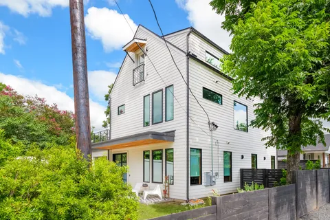 $1,275,000 | 2201 East 16th Street, Austin, TX 78702