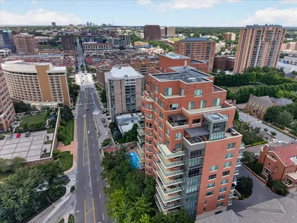$1,100,000 | 4950 Central Street, Unit 805, Kansas City, MO 64112