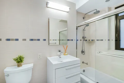 $825,000 | 16 West 16th Street, Unit 6FN | Flatiron